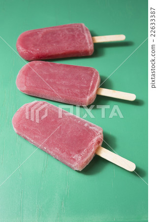 Three Raspberry and vanilla popsicles 22633387
