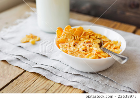 圖庫照片: tasty corn flakes in bowl with bottle of milk.