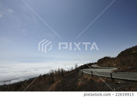 Cloud sea and blue sky seen from Mt. Fuji (Shizuoka) Cloud sea and blue sky seen from Mt. Fuji (Shizuoka) 22639913