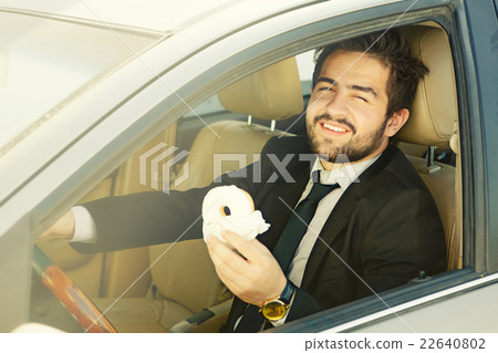 Businessman eating on to go 22640802
