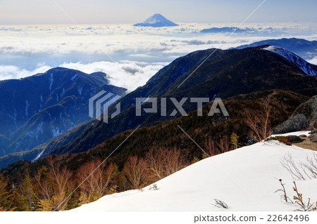 Fuji and the sea of clouds seen from the ridge line of Southern Alps Phoenix Miyama Yakushidake 22642496