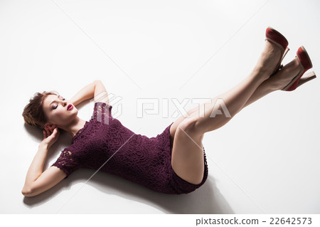 Model with legs raised on floor Model with legs raised on floor 22642573