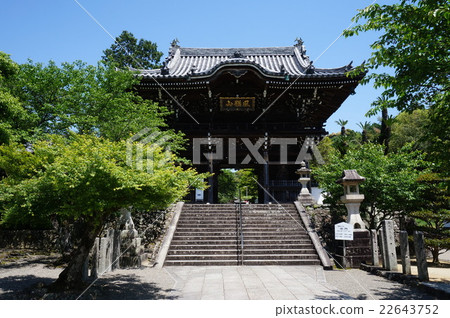 [西側33個地方]和歌山縣木之川市中門市，小淨寺3號，初夏的藍天，重要的文化財產 22643752