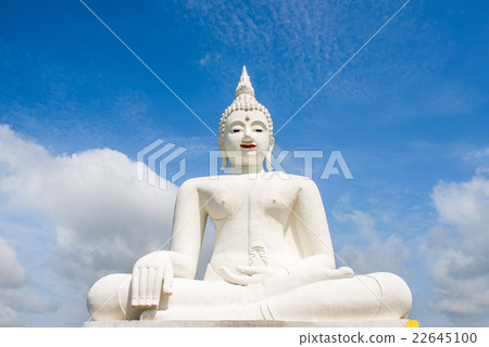 White Buddha statue in Wat Chom tham at mea on 22645100