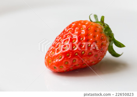strawberries in plate strawberries in plate 22650823