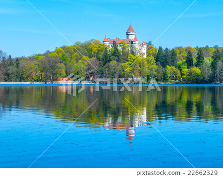 Chateau Konopiste reflecting in the water Chateau Konopiste reflecting in the water 22662329