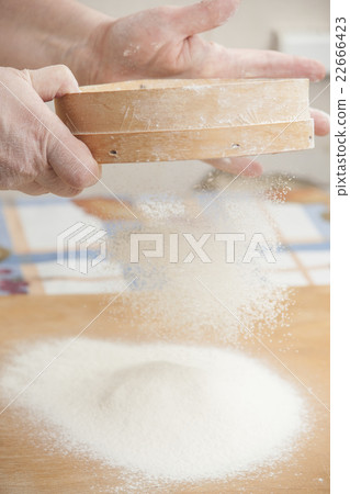 Women's hands preparing flour before baking pie Women's hands preparing flour before baking pie 22666423