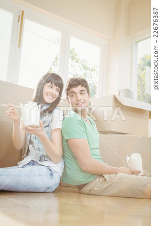 Young couple eating noodle 22676387