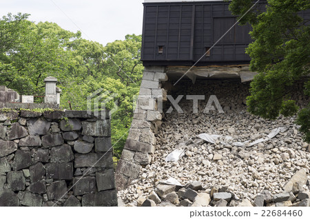 被地震摧毀的熊本城堡 被地震摧毀的熊本城堡 22684460