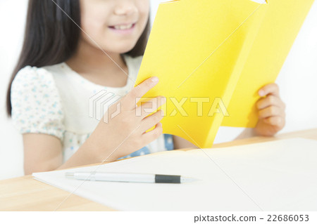 Girl studying Girl who reads Body parts Parts cut Girl studying Girl who reads Body parts Parts cut 22686053