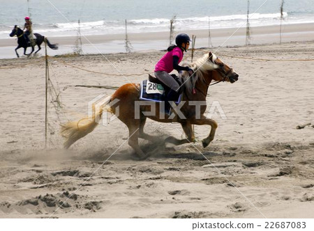 Jockey girl (kishujo) running 22687083