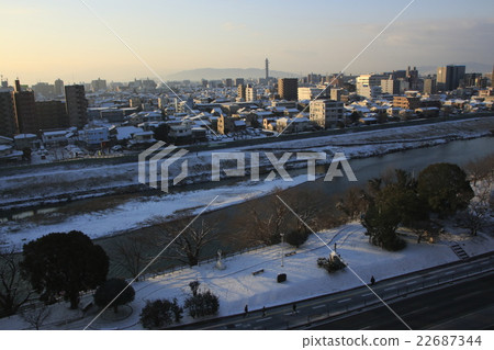 Unusual snowfall and Shirakawa flowing through Kumamoto city 22687344