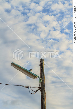 電話桿和四路的路燈 22690648