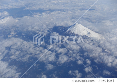 春天的富士山和從雲海的Hoei山偷窺。 2016年3月12日 22691061