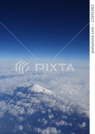 春天的富士山和從雲海的Hoei山偷窺。 2016年3月12日 22691062