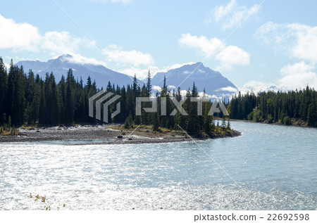 加拿大岩石碧玉秋天風景 22692598