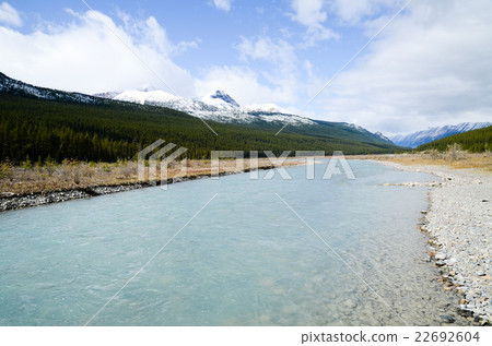 Fall landscape of Canadian Rocky Ice · Field · Parkway 22692604
