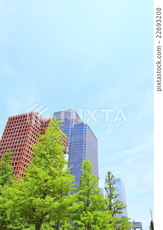 辦公樓群和藍天[東京丸之內] 22693208