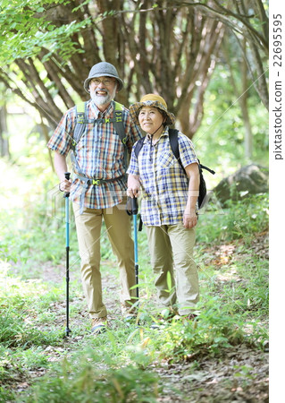 Senior trekking Senior trekking 22695595