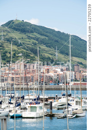 西班牙公寓和遊艇港口位於畢爾巴鄂山腳下 22705239