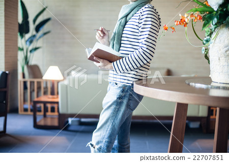 私人外觀的男性肖像 22707851