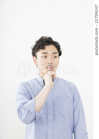 認為麻煩室內白色後面鬍子永久辦公室偶然胸象的男性畫象 22709247