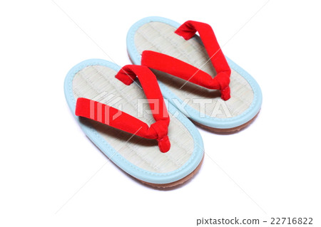 Misato kitten with a flower decoration 22716822