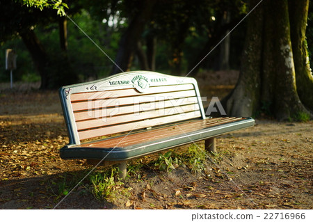 Kyoto Prefectural Botanical Garden Fashionable bench 22716966