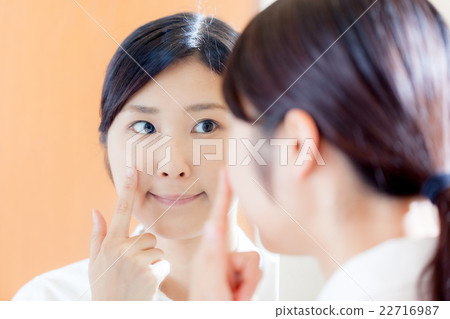 Skin-care woman, mirror Skin-care woman, mirror 22716987