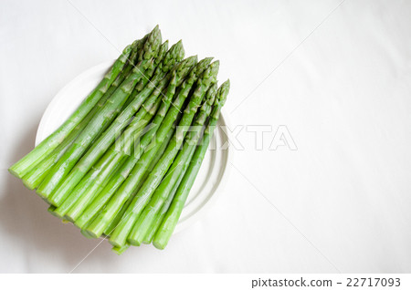 蘆筍新鮮煮熟的蔬菜 22717093