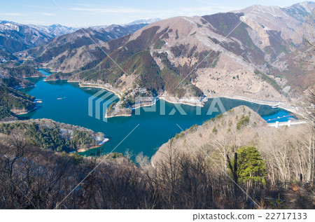 Lake Okutama in winter Lake Okutama in winter 22717133