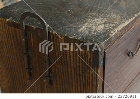 Chest of drawers 22720911