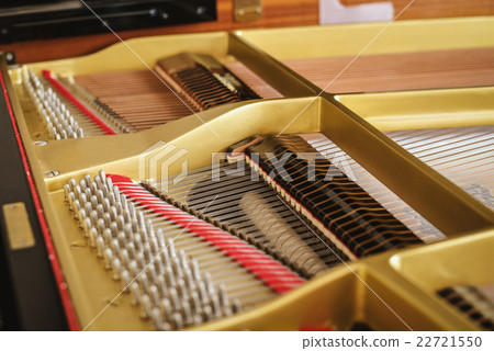 Grand piano  22721550