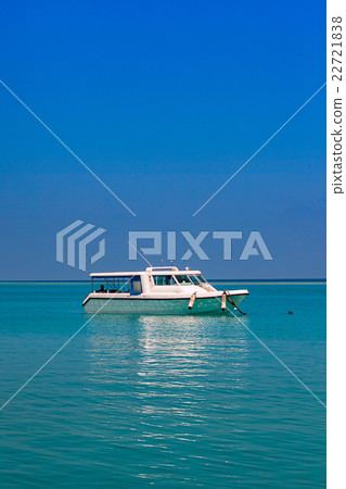 clear ocean maldives water under blue sky 22721838