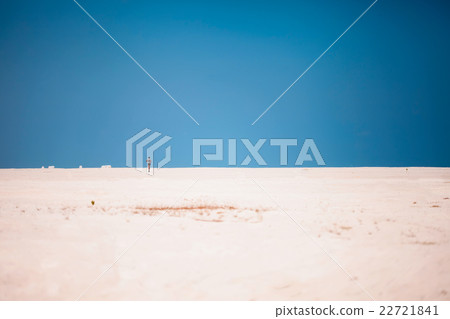 Man running on the beach with t 22721841