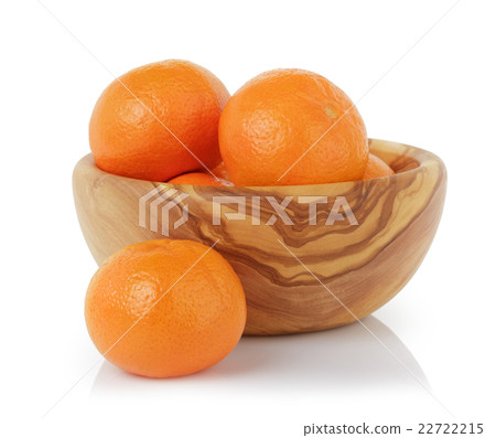 ripe tangerines in wood bowl ripe tangerines in wood bowl 22722215