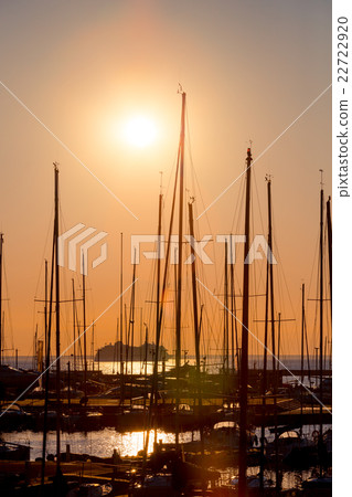 rows of boats mast 22722920