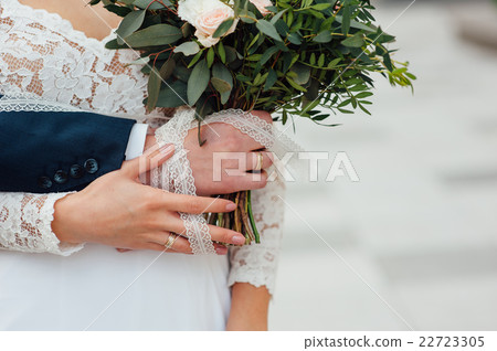 bride and groom together holding wedding bouquet bride and groom together holding wedding bouquet 22723305