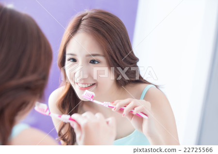 Smile woman brush teeth Smile woman brush teeth 22725566