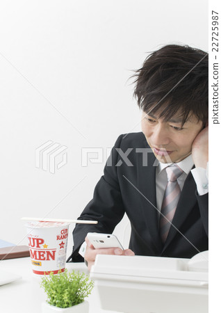 A businessman waiting for a cup ramen 22725987