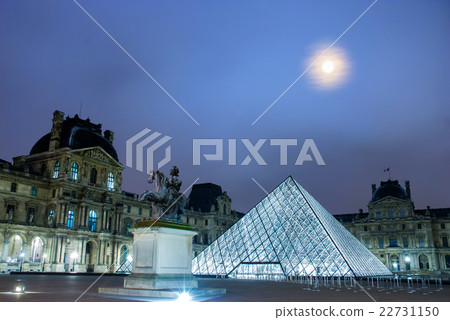 Louvre museum at night. Louvre museum at night. 22731150