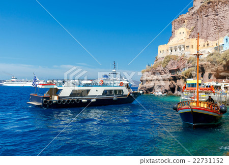 Fira. View of the old harbor. Fira. View of the old harbor. 22731152