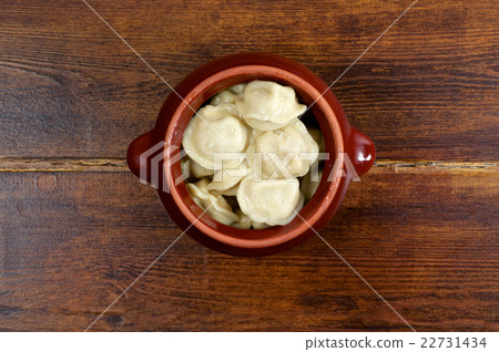Russian dumplings in clay pot 22731434