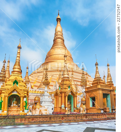 Shwedagon pagoda in Yangon. Myanmar. 22732547