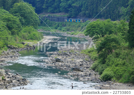 Mizui line "Scenery of the Kuji River and mountains" 22733803