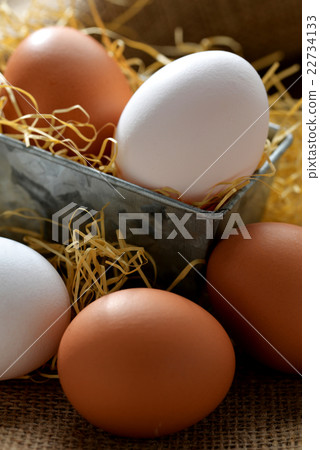 Fresh eggs 22734133