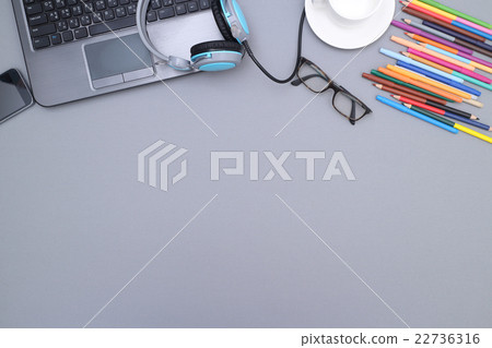 headset on laptop computer 22736316