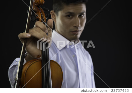 violinist 22737433