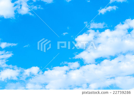 Refreshing early summer sky copy space character space cumulus background material 22739286
