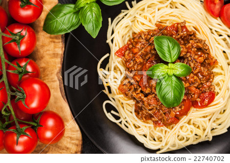 Traditional spaghetti bolognese Traditional spaghetti bolognese 22740702